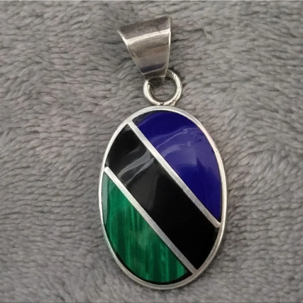 Green/black/blue silver pendant